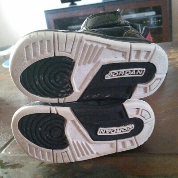 5c Jordans (not sure what series) - Picture 4 of 4