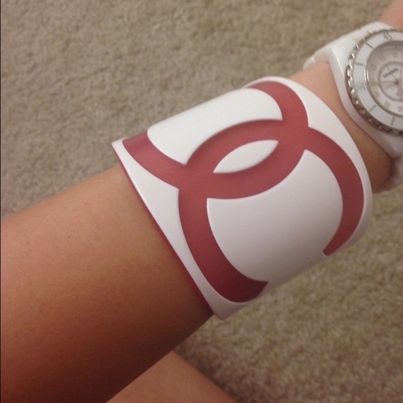 🚫SOLD!🚫100% Authentic Chanel Pink Resin Cuff - Picture 3 of 4