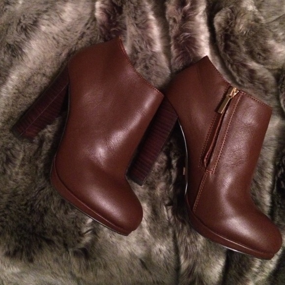 VS Angel Brown Leather Booties SIZE 6