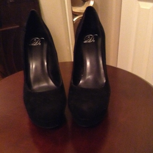 Heels - Picture 2 of 2