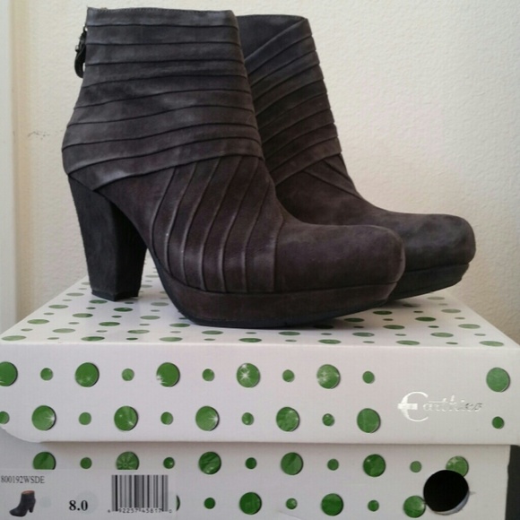 Earthies grey suede ankle boots