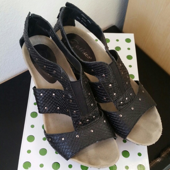 Earthies black wedge sandal