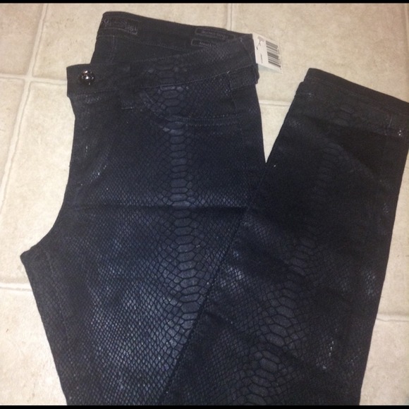 Guess Pants - 💄✨Guess Python skin jeans✨
