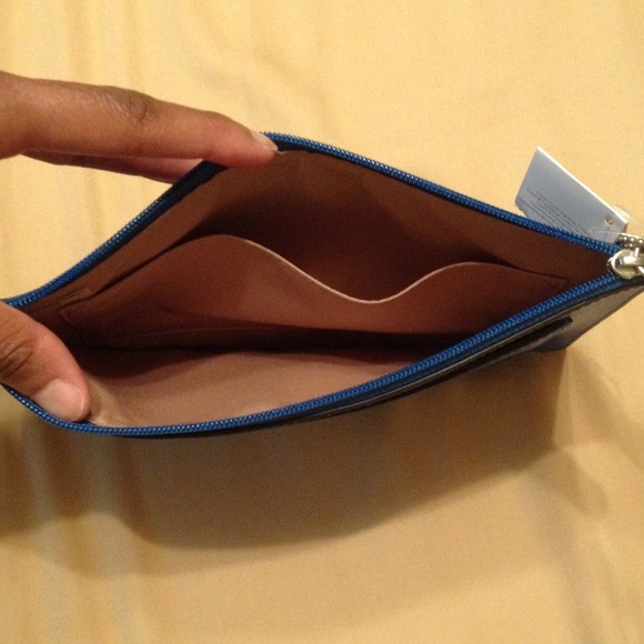 🚫🚫🚫SOLD🚫🚫🚫Coach pouch/clutch - Picture 3 of 4