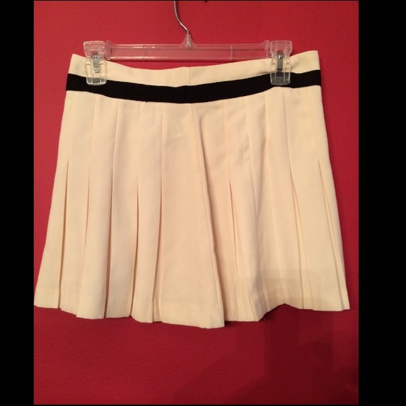 Forever 21 Dresses & Skirts - Forever 21 Pleated Skirt