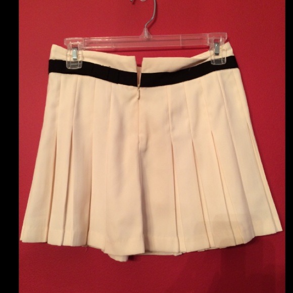 Forever 21 Pleated Skirt - Picture 2 of 4