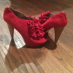 ADORABLE RED WOMENS HEELS