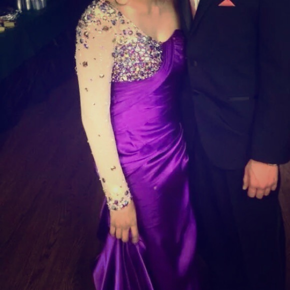 Prom dress. Make an offer. Need gone. worn once.
