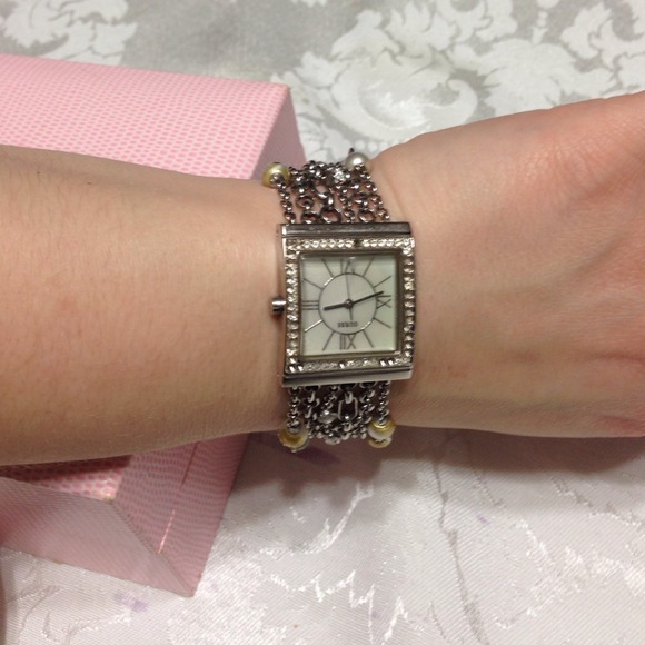 Guess by Marciano women's watch - Picture 3 of 3