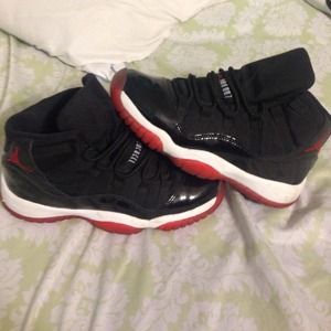 Nike Air Jordan Retro Bred 11 size 4!