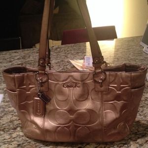 🔻BLACK FRIDAY!!!!🔻Gold authentic coach purse!