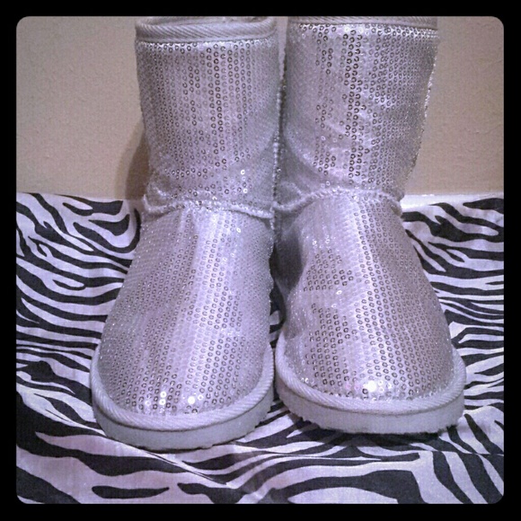 Ugg style boots