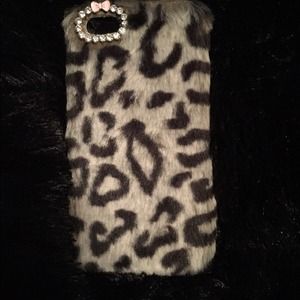 iPhone 5/5s furry cheetah phone case