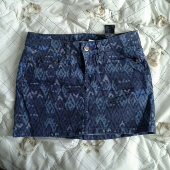 H&M blue print skirt