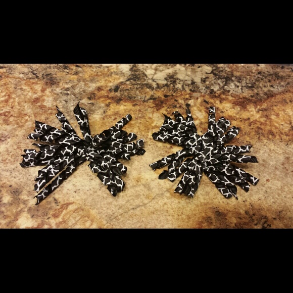 Korkers bows