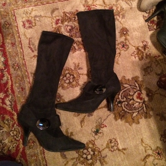 BCBG black soft suede boots