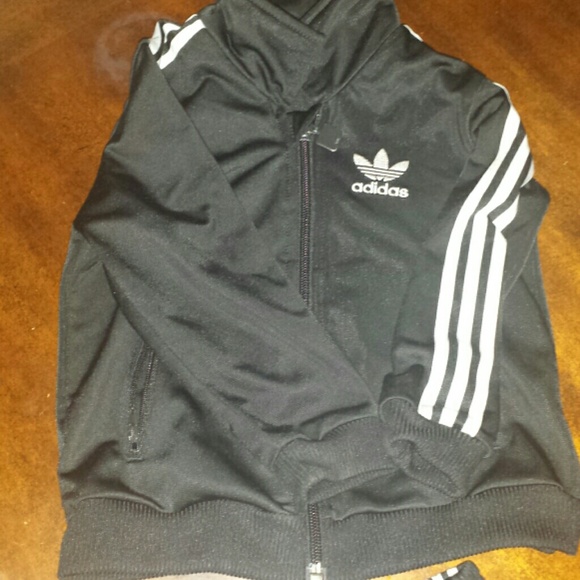 3 T Adidas jogging suit