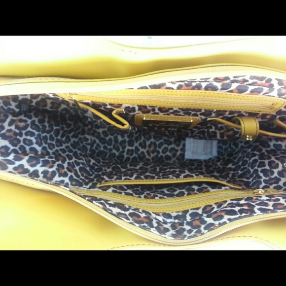 SOLD....NWT MAXX NEW YORK YELLOW PATENT HANDBAG - Picture 3 of 4