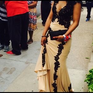 I am selling my senior prom dress