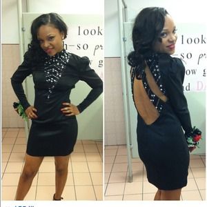 I am selling junior prom dress.