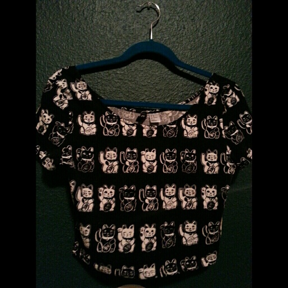 Lucky cat crop top