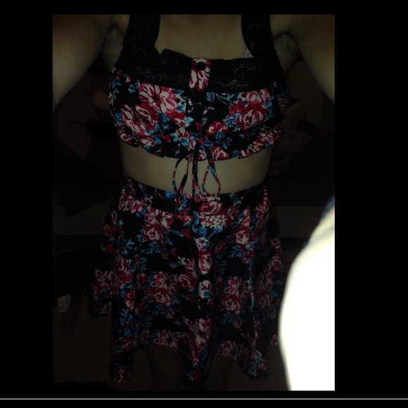 Outfit bandeau top with high wasted skirt - Picture 1 of 4