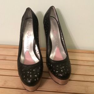 Sky high Paris Hilton Black Pumps a