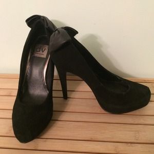 dolce vita black suede pumps with bow