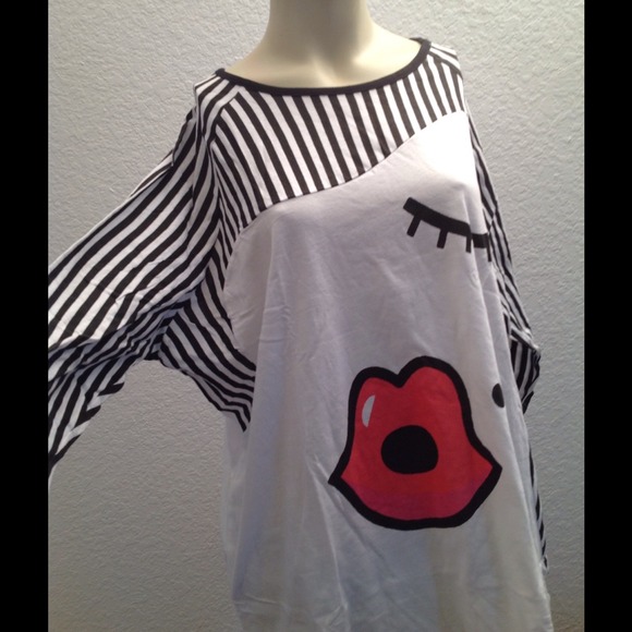 Half Loose Cute Tee - Picture 2 of 4