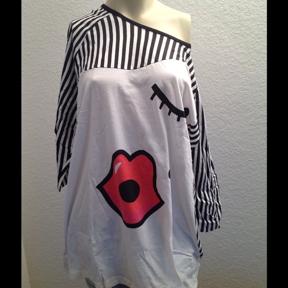 Half Loose Cute Tee - Picture 3 of 4