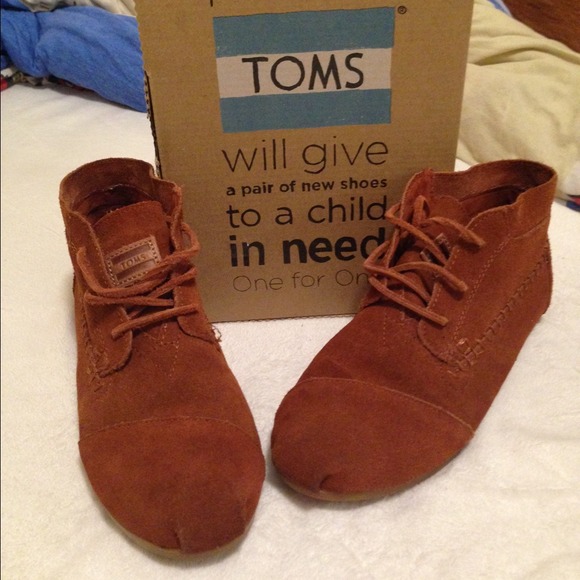 Toms chestnut moccasins size 7.5