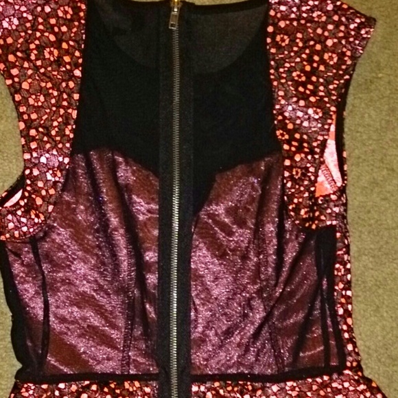 Peplum dress with mesh sweetheart neckline! - Picture 3 of 3