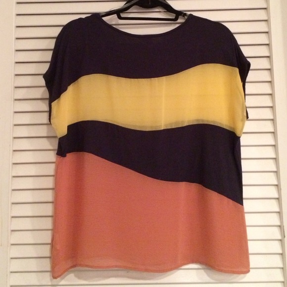 💝Color Block top💝 - Picture 3 of 3