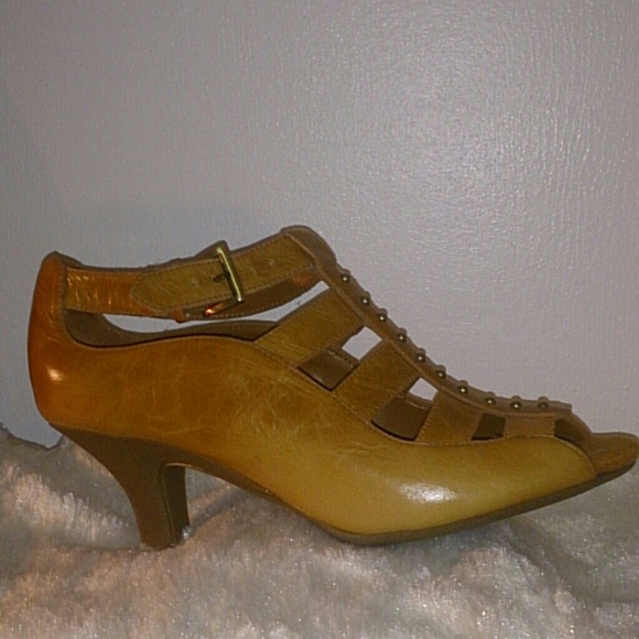 SOLD  Aerosoles Sandals.