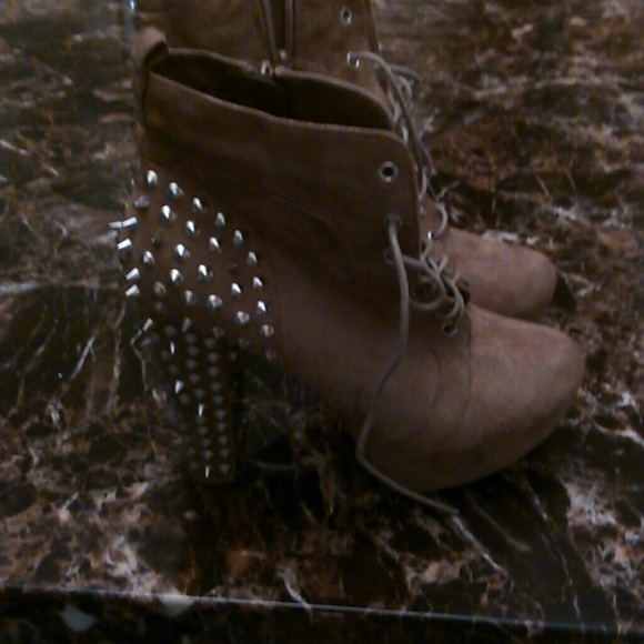 Boots SOLD