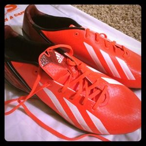 Adidas f30 soccer cleats. Never worn.👌⚽️