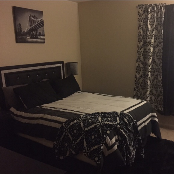 🎀Tiffany's Closet🎀 - Picture 3 of 4