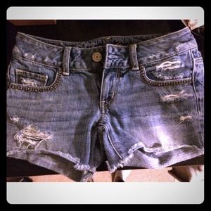Stuffed distressed shorts