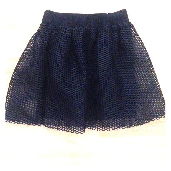 Puffy black flare skirt