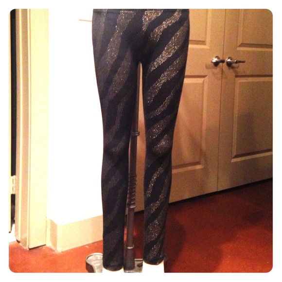 Black and gold leggings