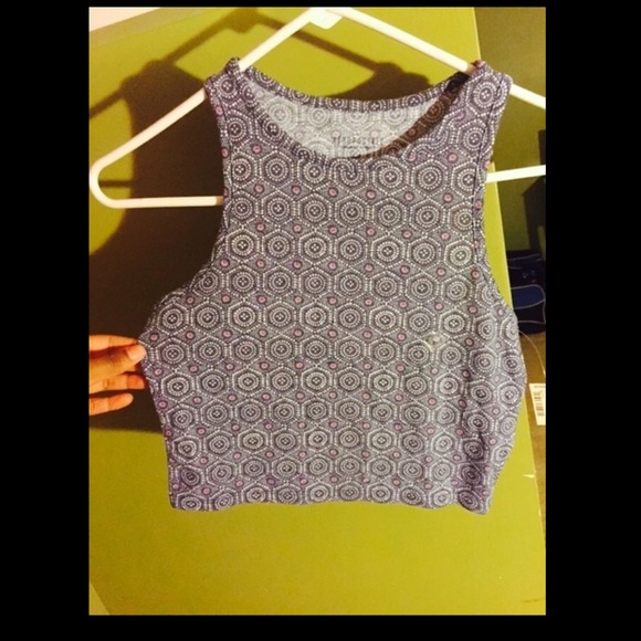 **SOLD** Girly crop top Aeropostale