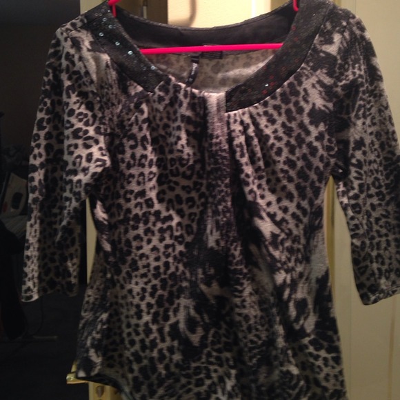 Animal print 3/4 sleeve top