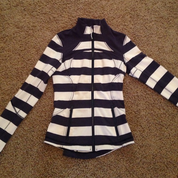 Looking to trade for a sz6- Lululemon Forme jacket