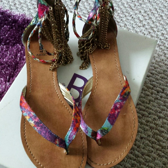 Sandals with gold chains