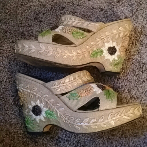SOLD Wedges by Isabella Fiore - Picture 3 of 4