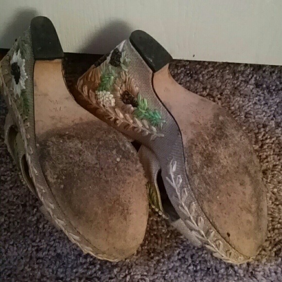 SOLD Wedges by Isabella Fiore - Picture 4 of 4