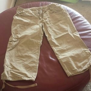 Luchy brand cargo capris
