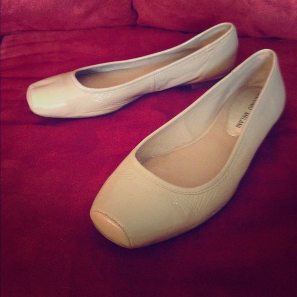 🎀 Beige SUPER comfy flats!! 🎀