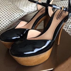 Gucci 38 Wood Platforms