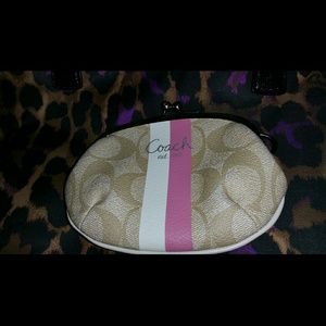 Kiss lock coin holder free gift with purchase!